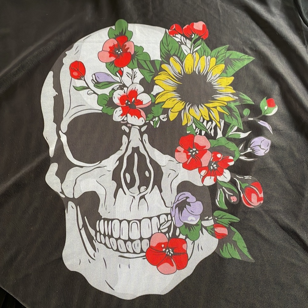 Black short sleeve, sheer top with skull and flowers size XL,NEW